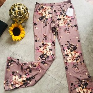 🧶NWT Soft Flare Leggings🧶